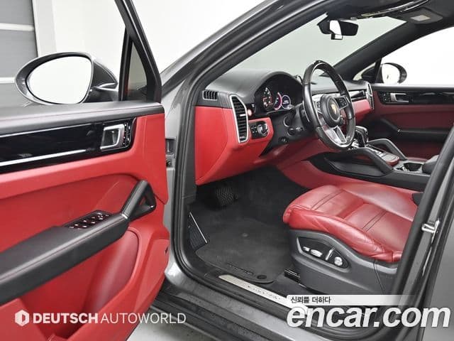 Porsche Cayenne 2020 — Photo 2/20