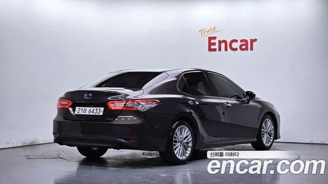 Toyota Camry 2018 — Photo 18/19