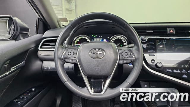 Toyota Camry 2018 — Photo 2/19