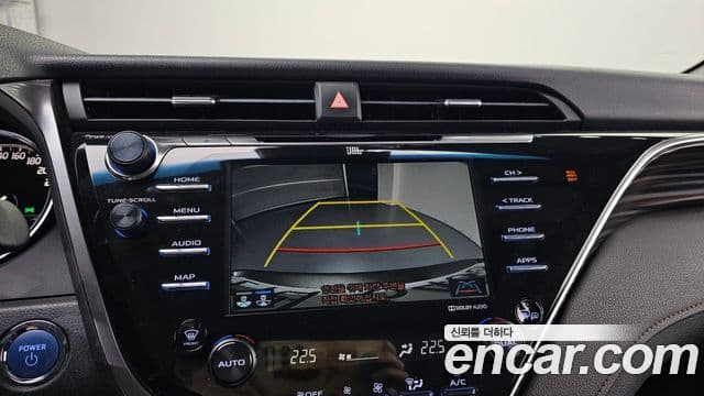 Toyota Camry 2018 — Photo 11/19