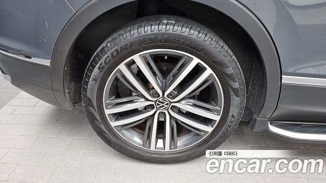 Volkswagen Tiguan 2022 — Photo 18/35