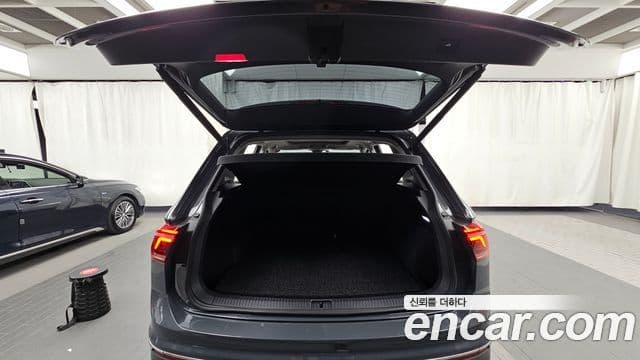 Volkswagen Tiguan 2022 — Photo 25/35