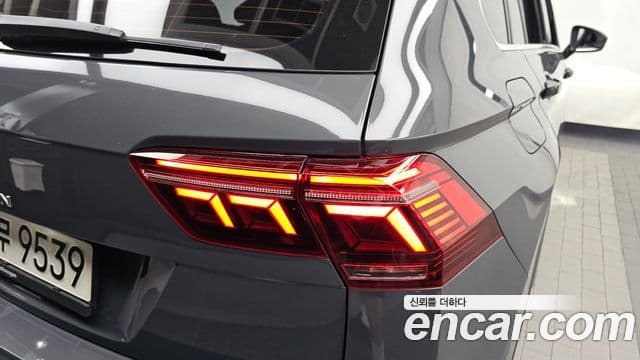 Volkswagen Tiguan 2022 — Photo 6/35