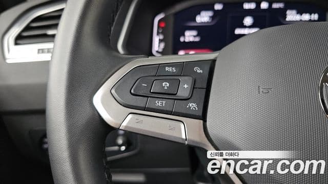 Volkswagen Tiguan 2022 — Photo 17/35