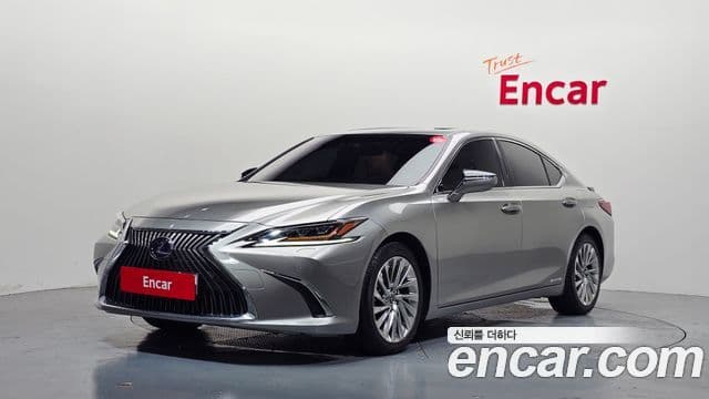 Lexus ES300h 2020 — Photo 29/34