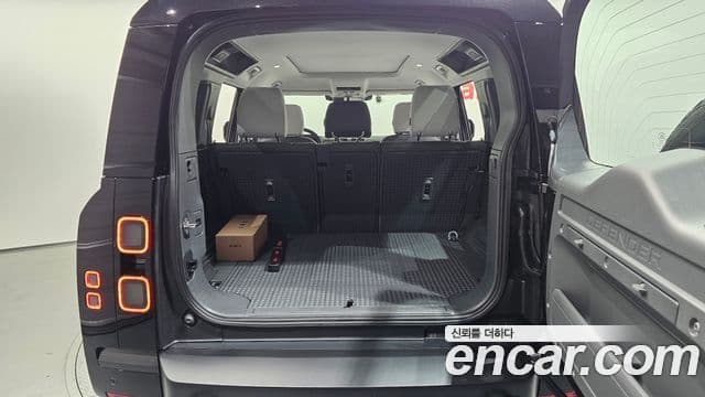 Land Rover Defender 2026 — Photo 6/20