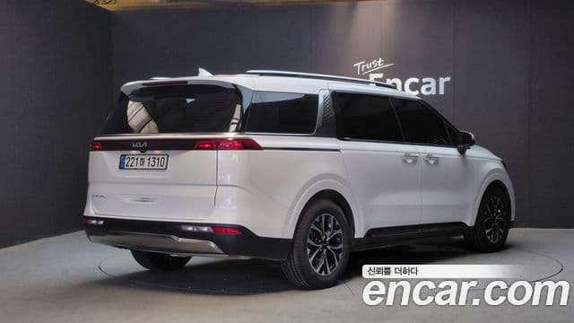 Kia Carnival 2023 — Фото 2/20