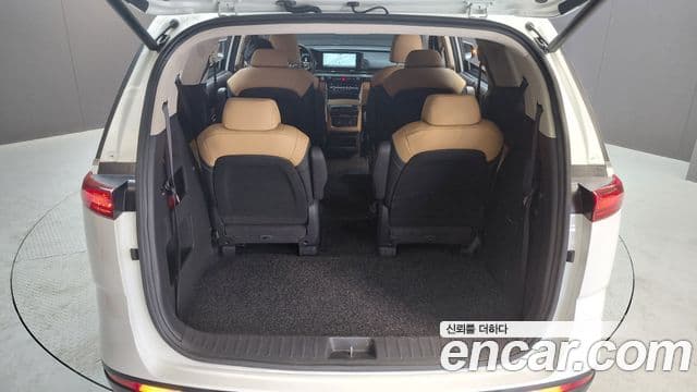 Kia Carnival 2023 — Фото 17/20