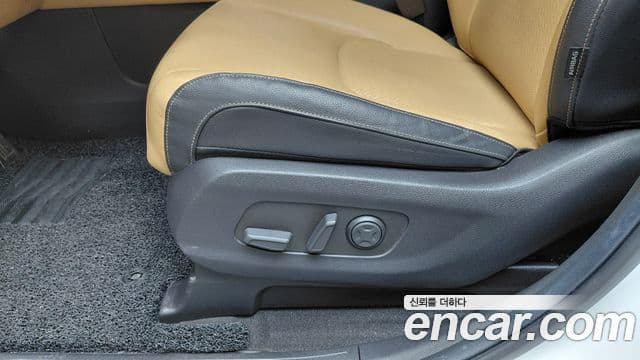 Kia Carnival 2023 — Фото 18/20
