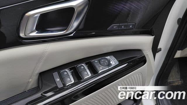 Kia Carnival 2022 — ფოტო 4/30