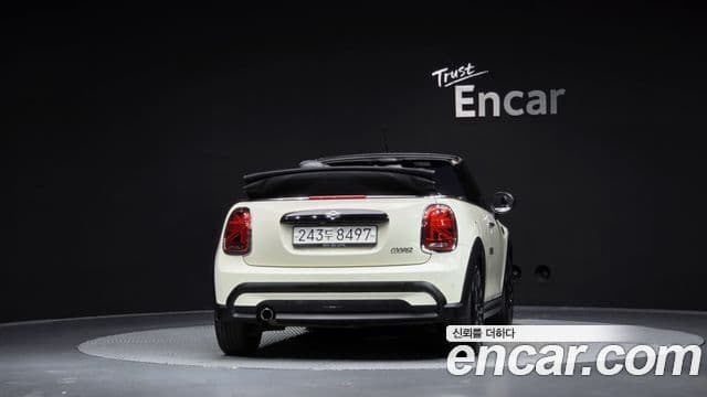 Mini Cooper Convertible 2022 — ფოტო 28/37