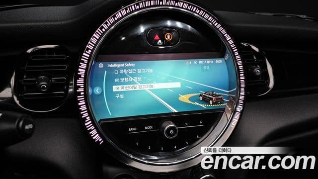 Mini Cooper Convertible 2022 — ფოტო 18/37
