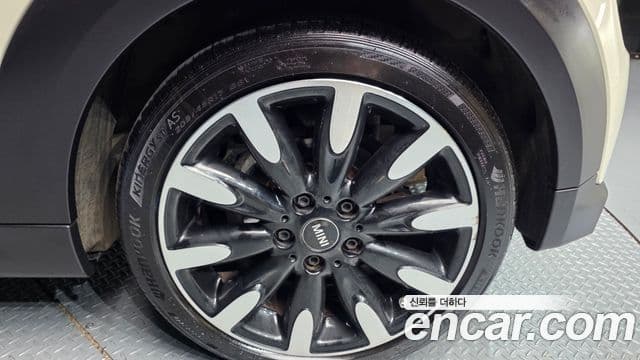 Mini Cooper Convertible 2022 — ფოტო 16/37