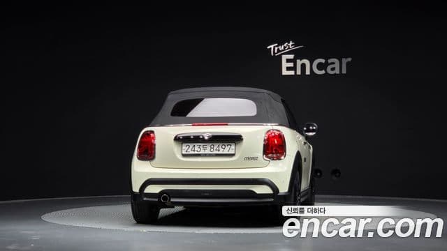 Mini Cooper Convertible 2022 — ფოტო 32/37