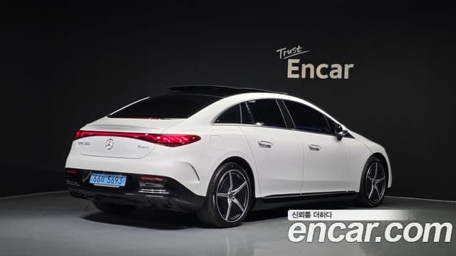 Mercedes-Benz EQE 2023 — ფოტო 27/35