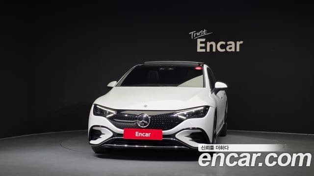 Mercedes-Benz EQE 2023 — ფოტო 16/35