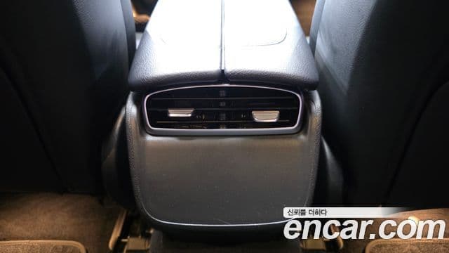 Mercedes-Benz EQE 2023 — ფოტო 30/35