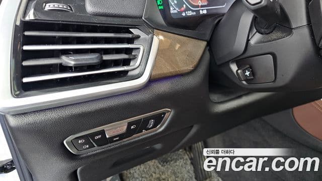 BMW X5 2021 — Photo 33/34