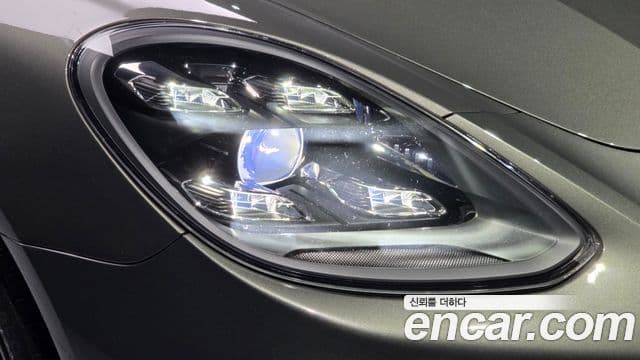 Porsche Panamera 2022 — ფოტო 34/39