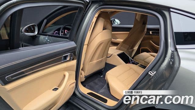 Porsche Panamera 2022 — ფოტო 35/39