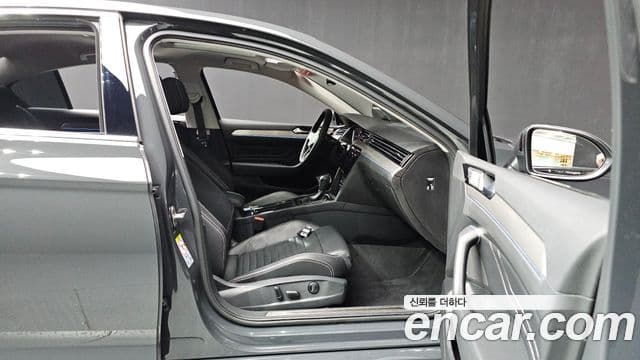 Volkswagen Passat GT 2021 — Şəkil 19/32