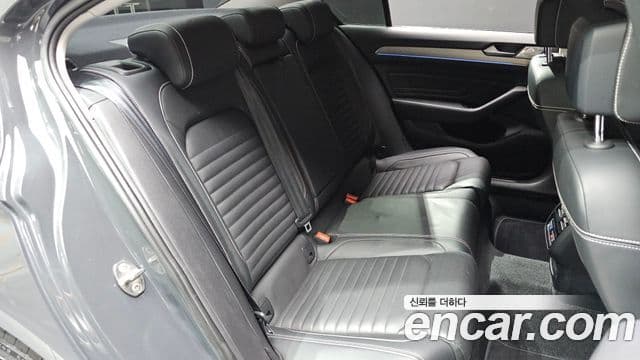 Volkswagen Passat GT 2021 — Şəkil 10/32