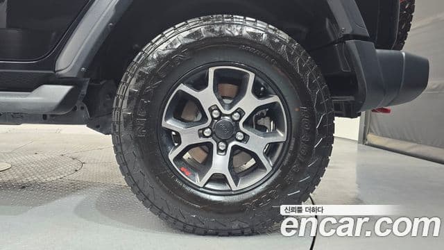 Jeep Wrangler 2020 — ფოტო 14/32