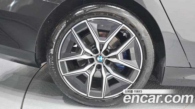 BMW 5 Series 2025 — Photo 14/32