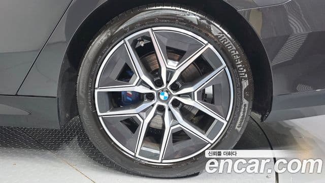 BMW 5 Series 2025 — Photo 18/32