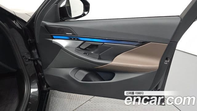 BMW 5 Series 2025 — Photo 27/32