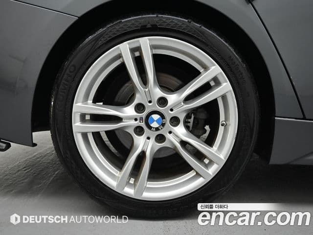 BMW 3 Series 2018 — ფოტო 8/20