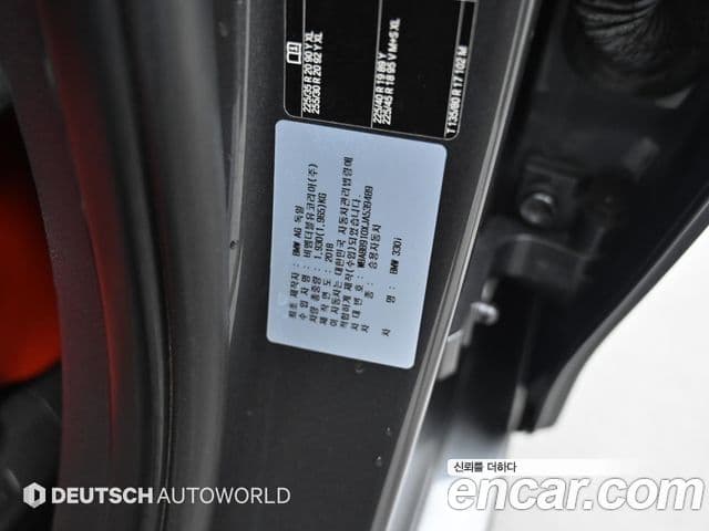 BMW 3 Series 2018 — ფოტო 15/20