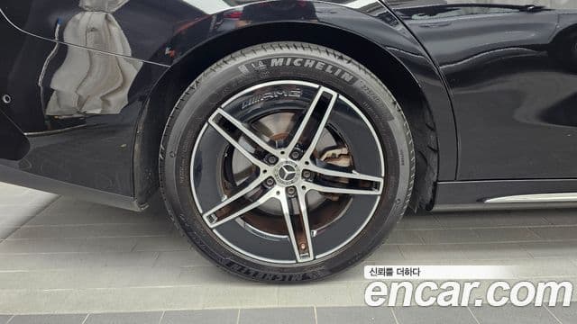 Mercedes-Benz E-Class 2024 — Photo 3/33