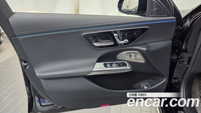 Mercedes-Benz E-Class 2024 — Photo 1/33
