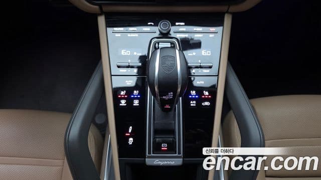 Porsche Cayenne 2021 — Photo 12/20