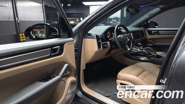 Porsche Cayenne 2021 — Photo 13/20