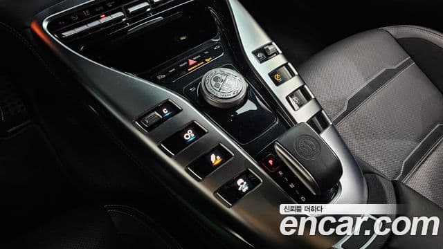 Mercedes-Benz AMG GT 2020 — ფოტო 16/20