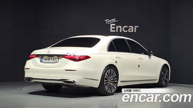 Mercedes-Benz S-Class 2023 — Photo 18/34