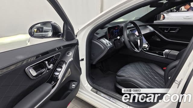 Mercedes-Benz S-Class 2023 — Photo 3/34