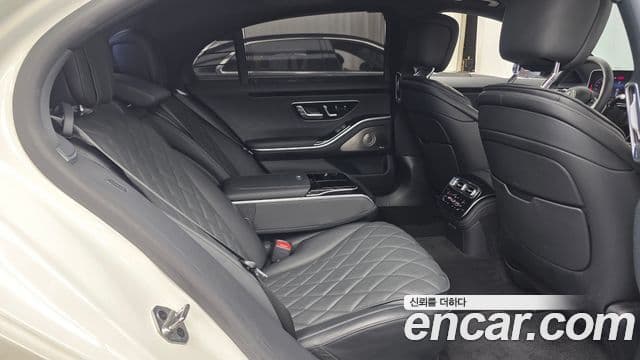 Mercedes-Benz S-Class 2023 — Photo 32/34
