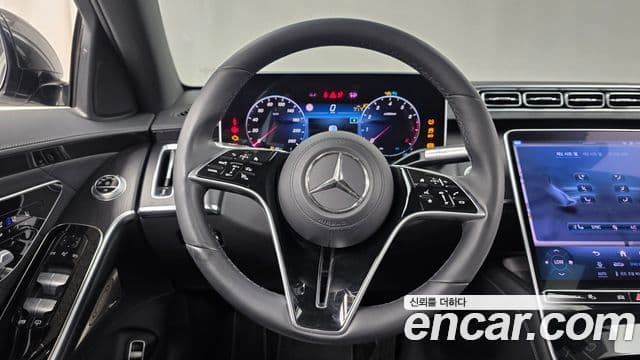Mercedes-Benz S-Class 2023 — Photo 8/34