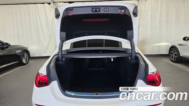 Mercedes-Benz S-Class 2023 — Photo 10/34