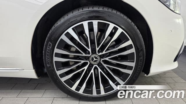Mercedes-Benz S-Class 2023 — Photo 21/34