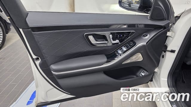 Mercedes-Benz S-Class 2023 — Photo 9/34