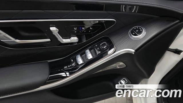 Mercedes-Benz S-Class 2023 — Photo 6/34