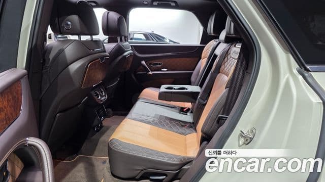 Bentley Bentayga 2018 — Photo 12/20