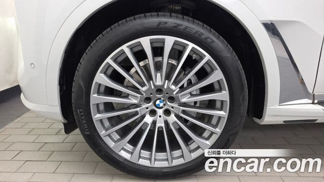 BMW X7 2025 — Photo 23/33