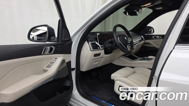 BMW X7 2025 — Photo 27/33