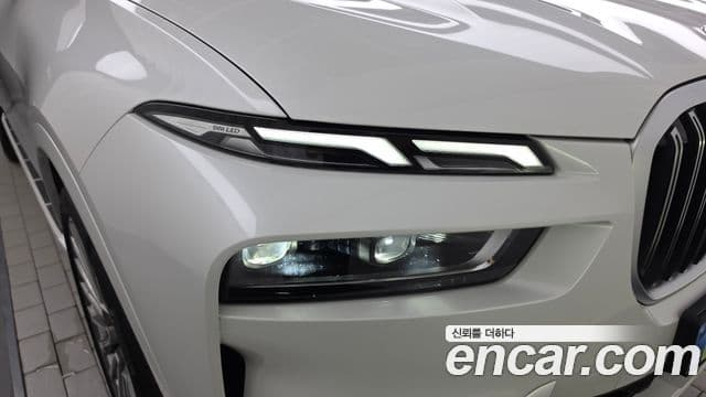 BMW X7 2025 — Photo 2/33