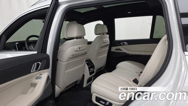 BMW X7 2025 — Photo 8/33